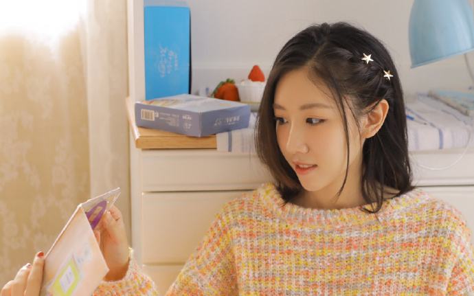 重庆高温天气持续 大熊猫洗冰水浴防暑降温